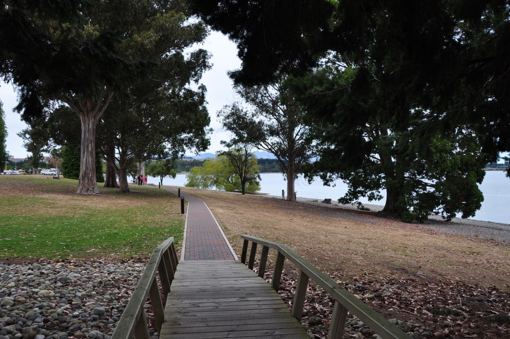 A beautiful walk along Lake Te Anau